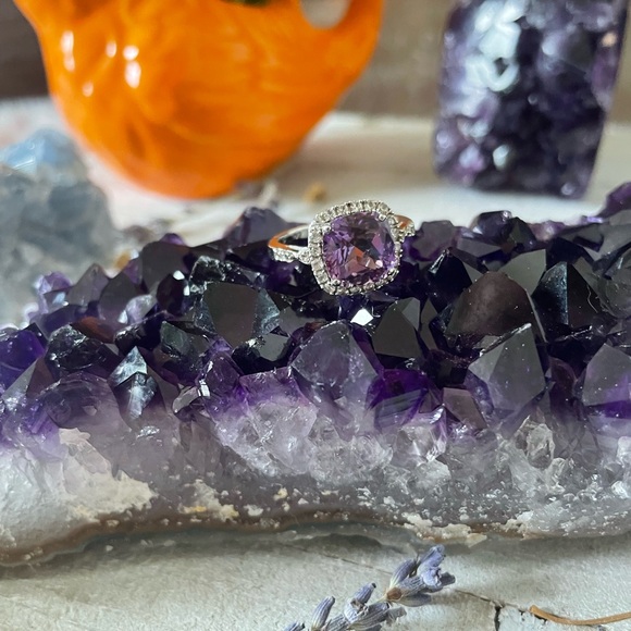 925 Stamped Amethyst and Crystal Ring - Picture 2 of 12